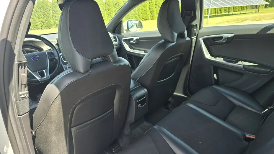 VOLVO V60 -