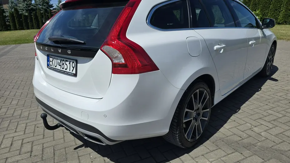 VOLVO V60 -