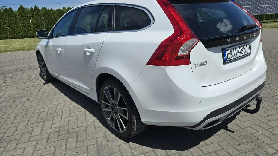 VOLVO V60 -