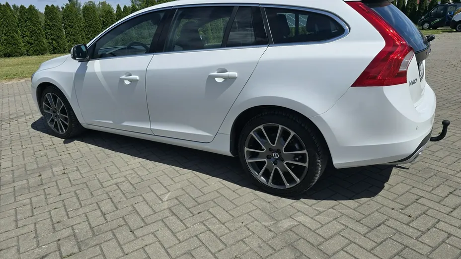 VOLVO V60 -