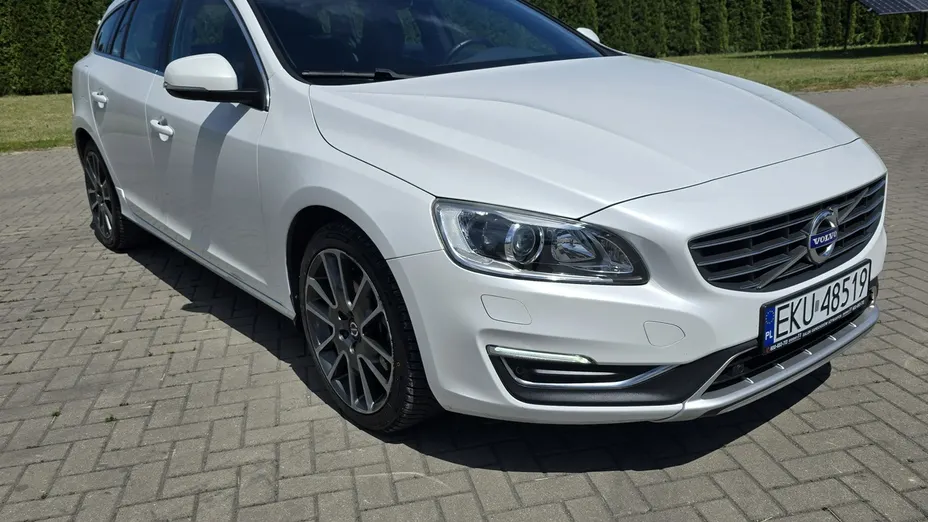 VOLVO V60 -