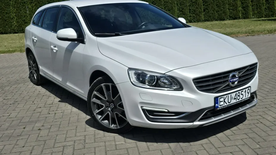 VOLVO V60 -