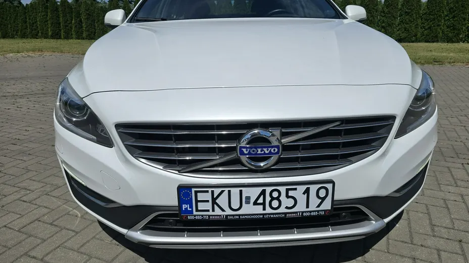 VOLVO V60 -