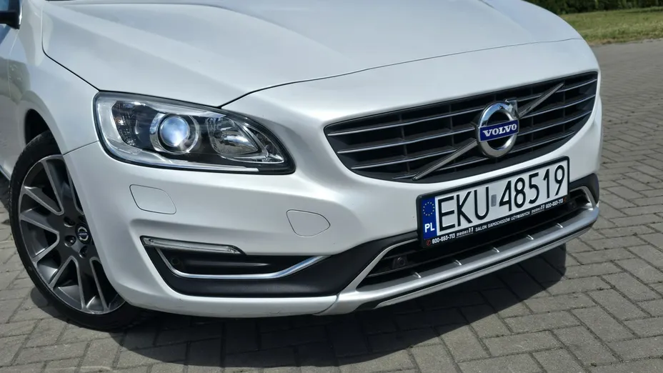 VOLVO V60 -