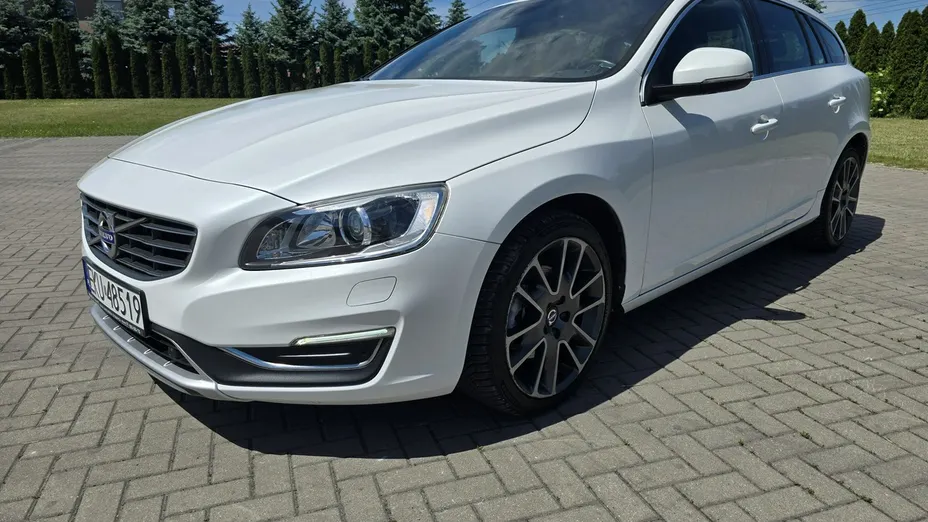 VOLVO V60 -