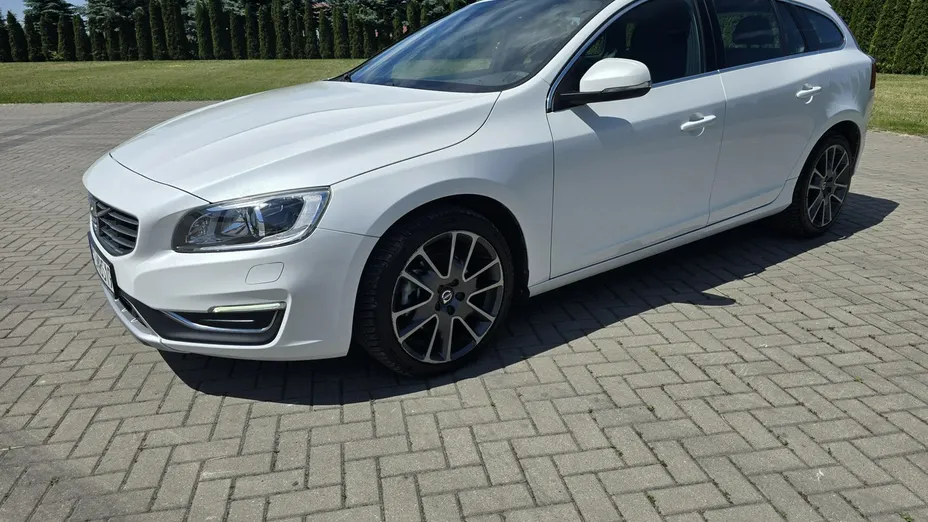 VOLVO V60 -