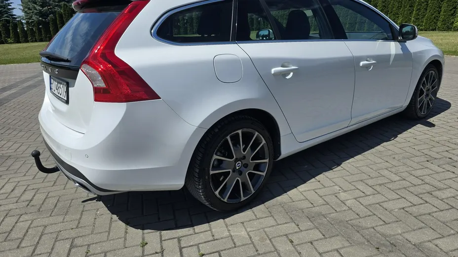 VOLVO V60 -