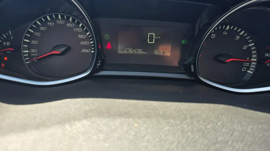 PEUGEOT 308 -