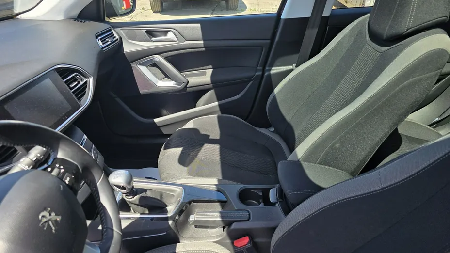 PEUGEOT 308 -
