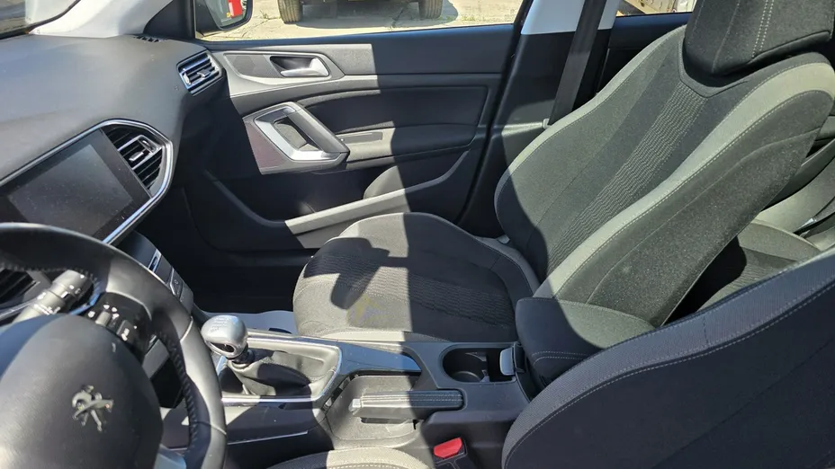 PEUGEOT 308 -