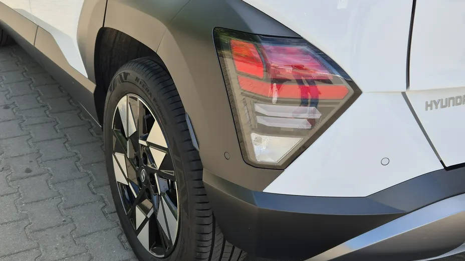 HYUNDAI Kona -