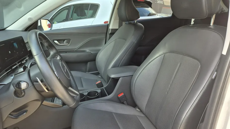 HYUNDAI Kona -