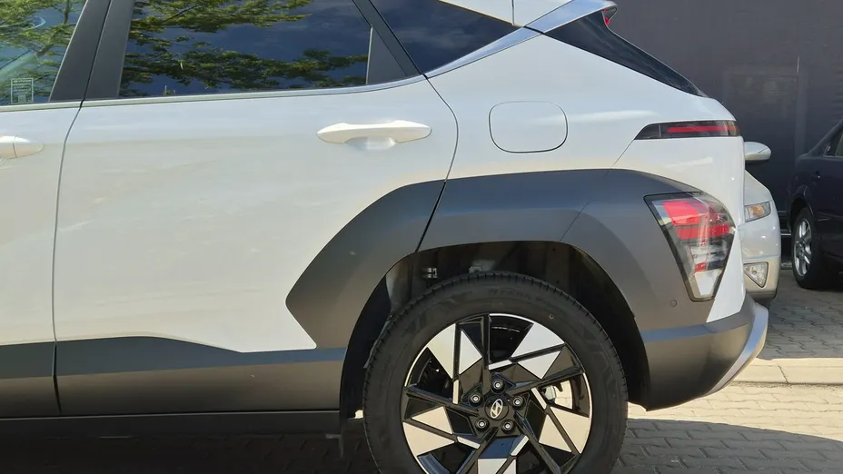 HYUNDAI Kona -