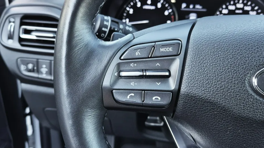 HYUNDAI i30 -