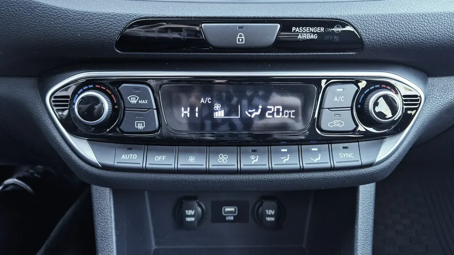 HYUNDAI i30 -