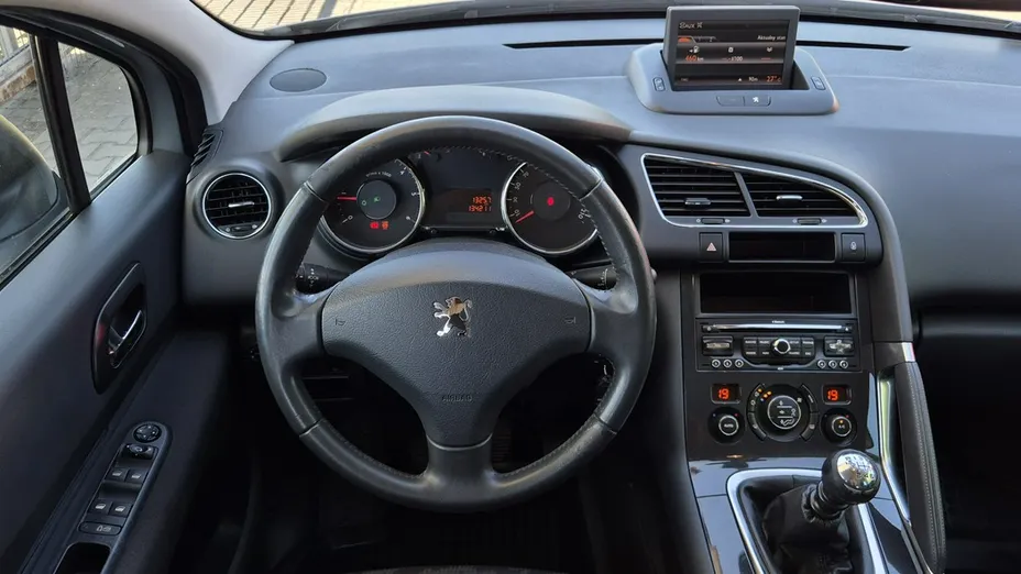 PEUGEOT 3008 -