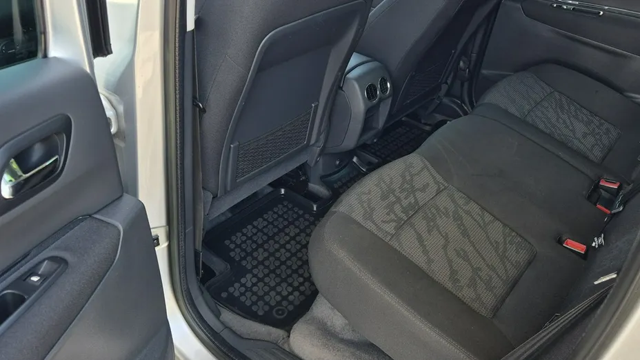 PEUGEOT 3008 -
