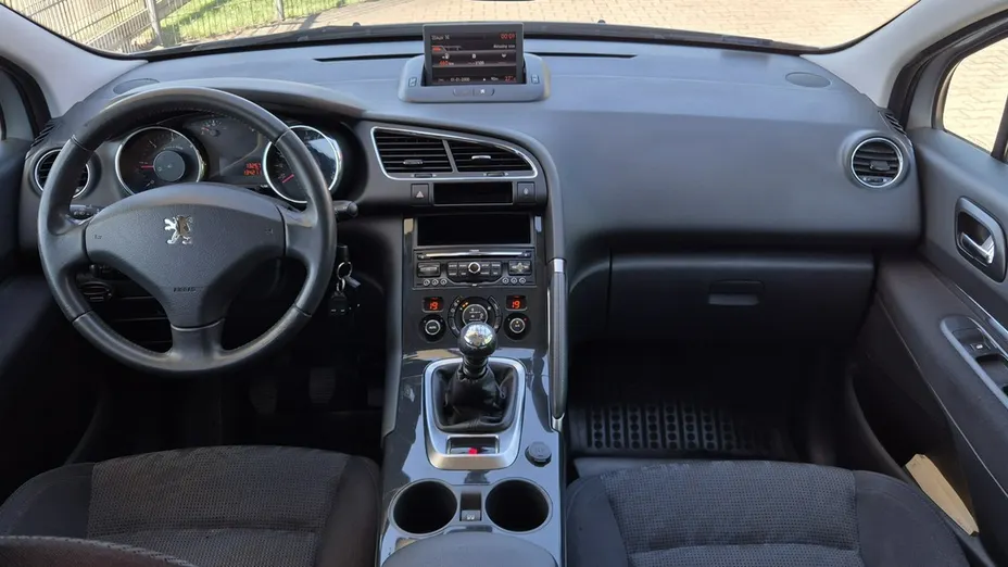PEUGEOT 3008 -