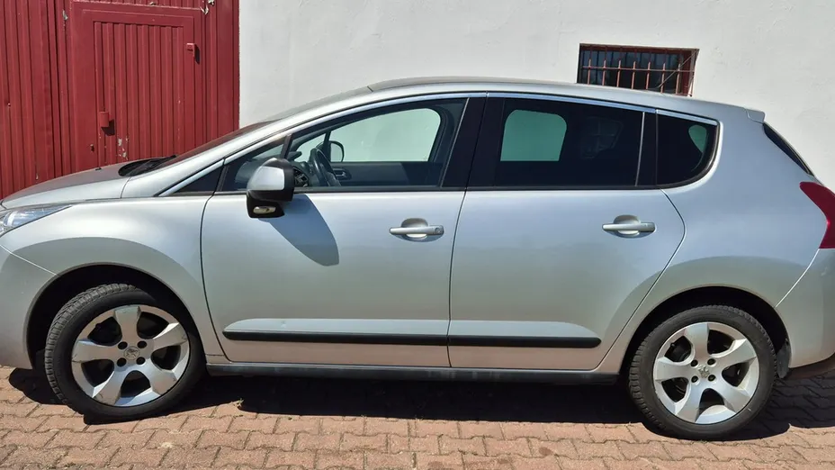 PEUGEOT 3008 -