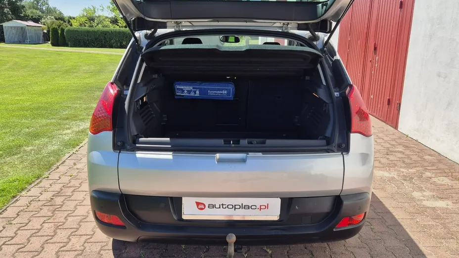 PEUGEOT 3008 -