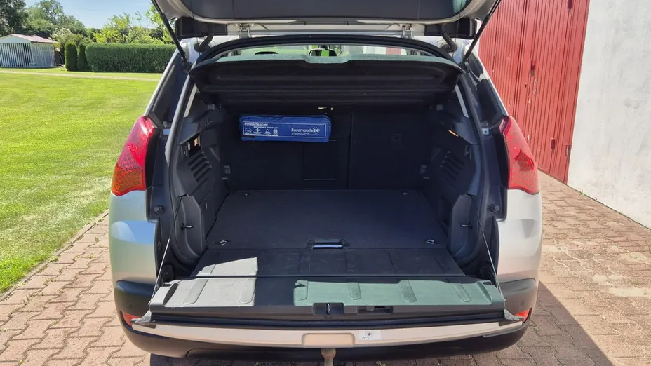 PEUGEOT 3008 -