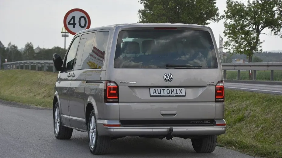 VOLKSWAGEN Multivan -