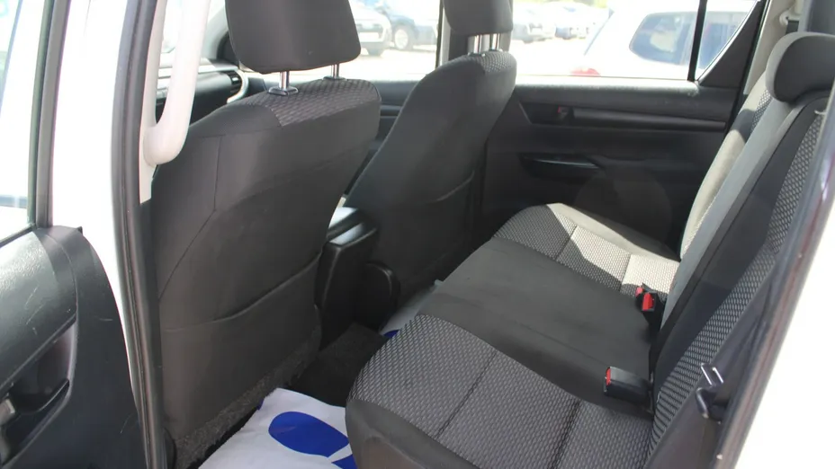 TOYOTA HiLux -