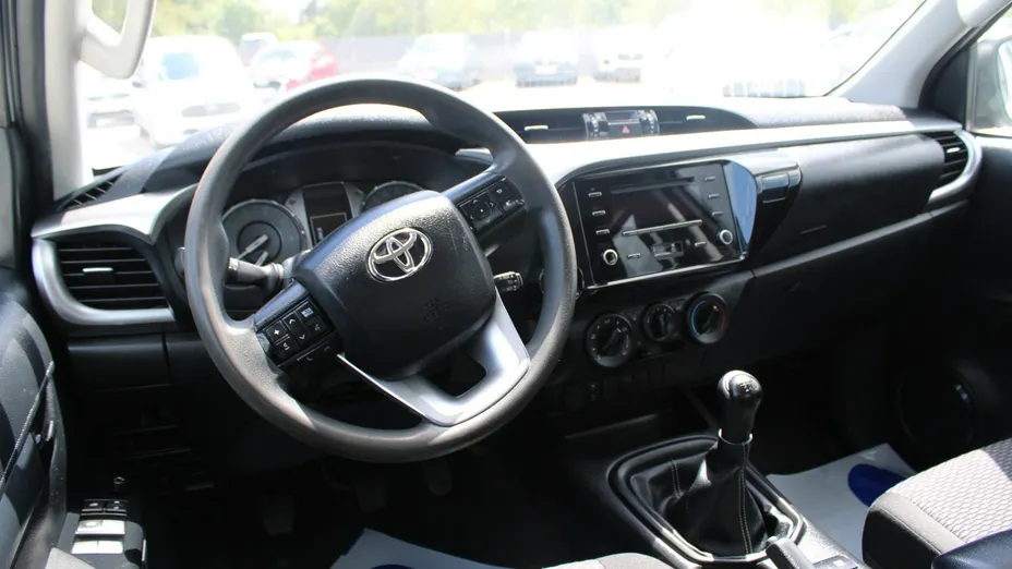 TOYOTA HiLux -