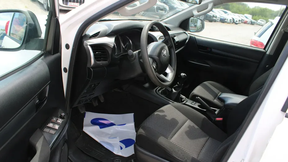 TOYOTA HiLux -