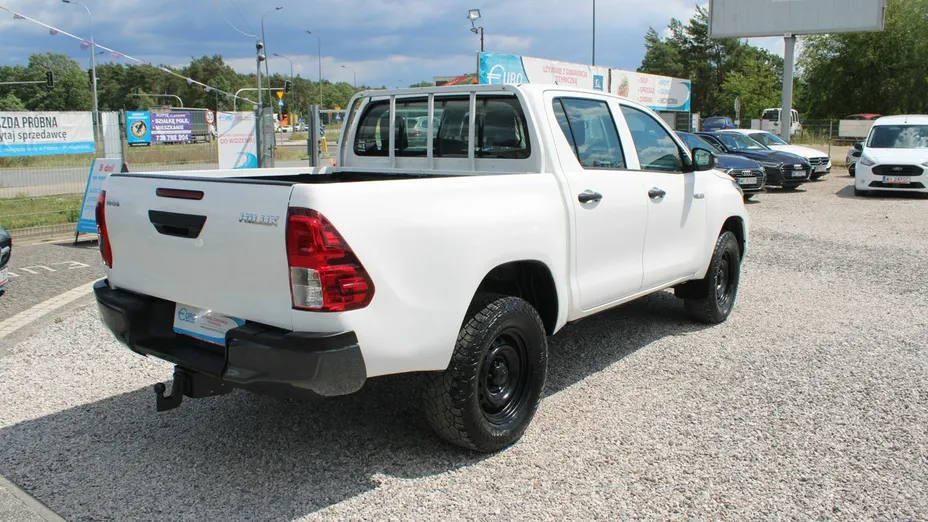 TOYOTA HiLux -