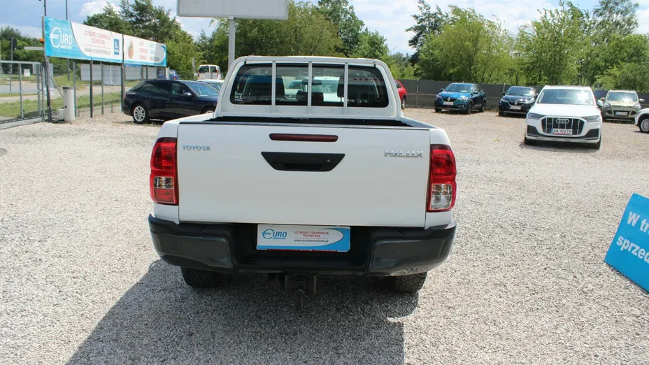TOYOTA HiLux -