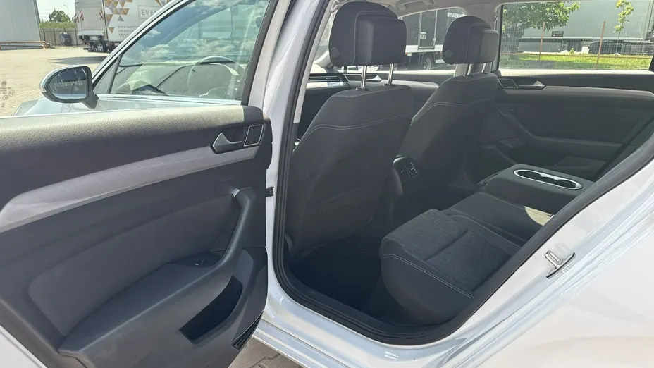 VOLKSWAGEN Passat -