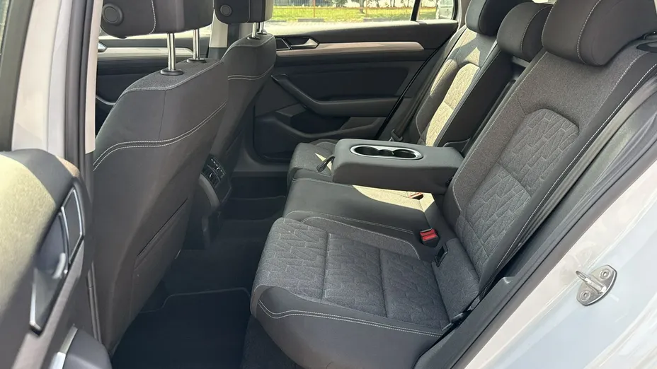 VOLKSWAGEN Passat -