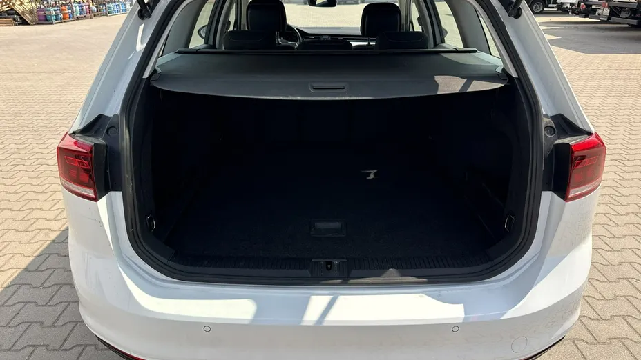 VOLKSWAGEN Passat -