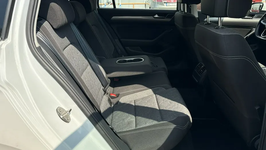 VOLKSWAGEN Passat -