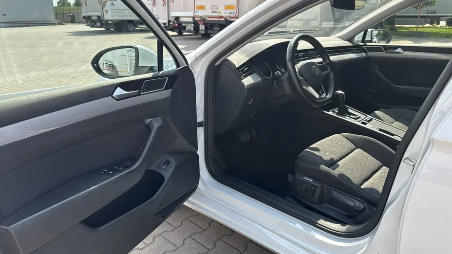 VOLKSWAGEN Passat -