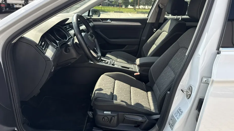 VOLKSWAGEN Passat -