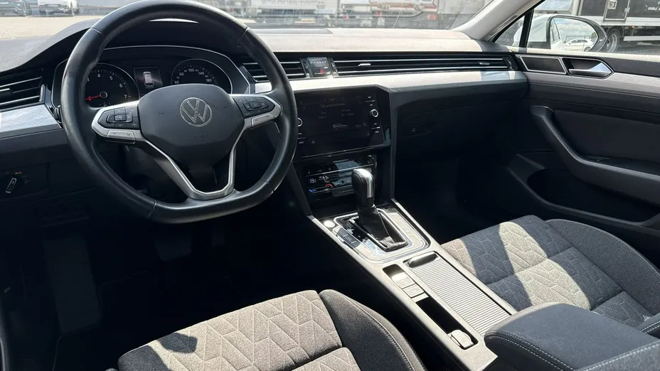 VOLKSWAGEN Passat -
