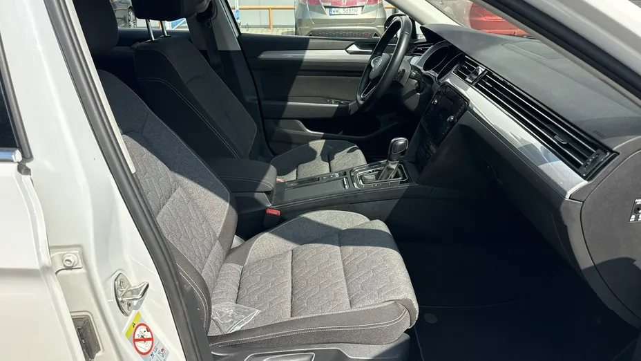 VOLKSWAGEN Passat -