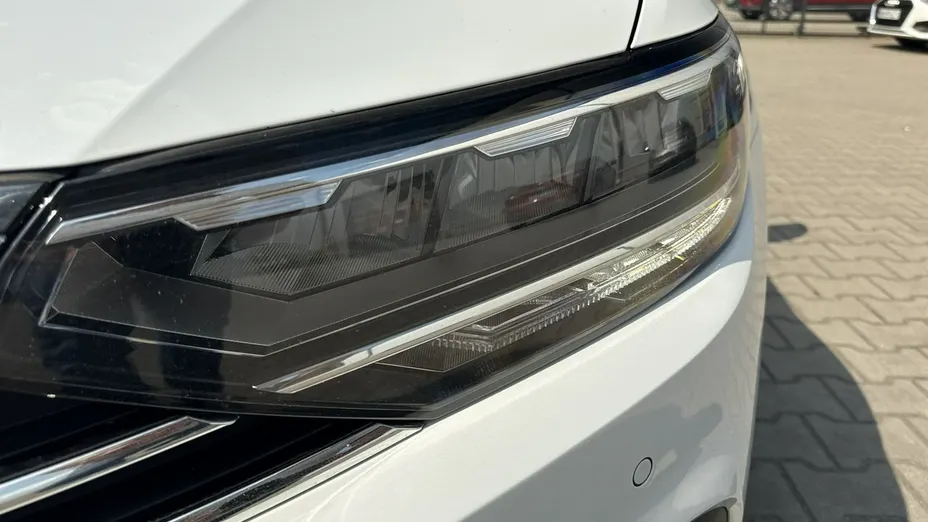 VOLKSWAGEN Passat -