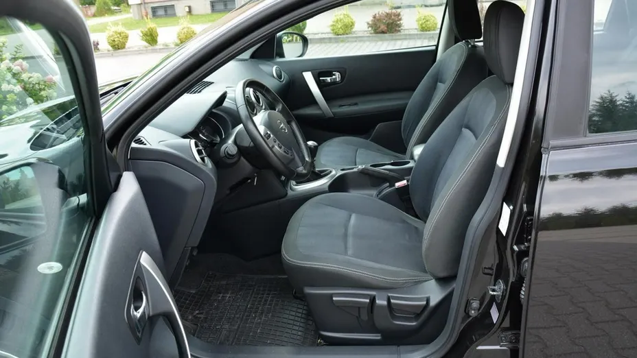 NISSAN Qashqai -