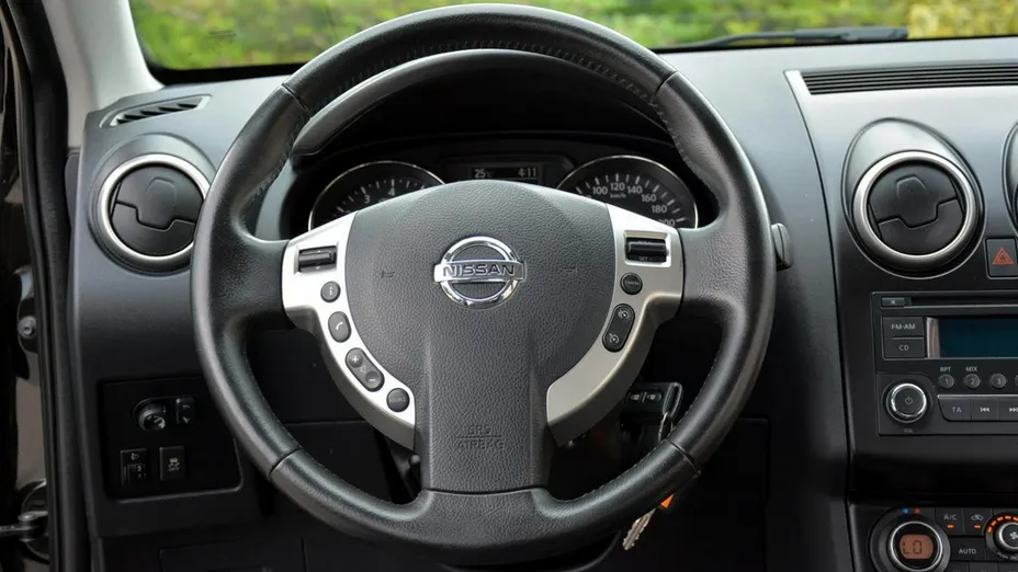 NISSAN Qashqai -