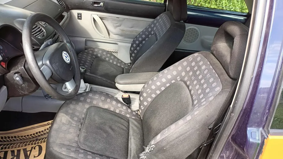 VOLKSWAGEN New Beetle -