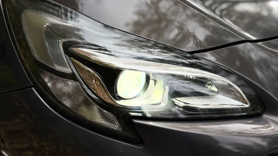 OPEL Corsa -