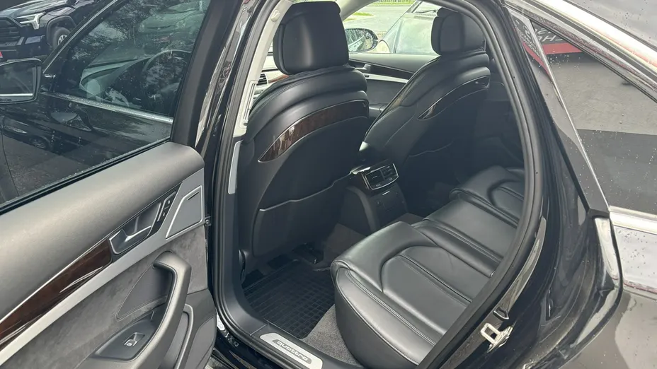 AUDI A8 -