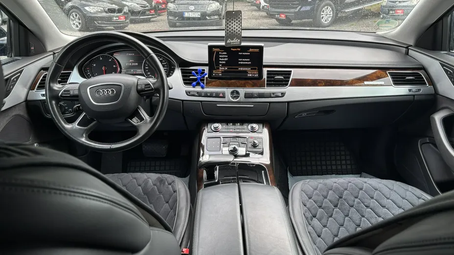 AUDI A8 -