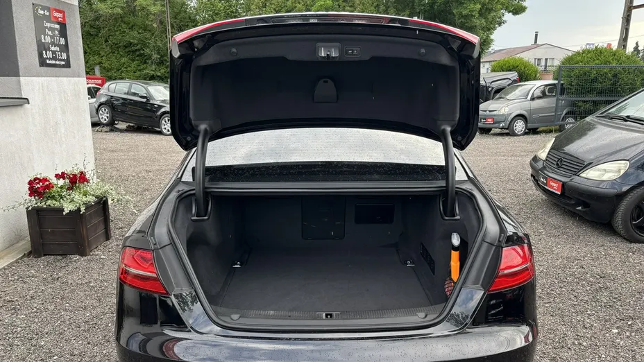 AUDI A8 -