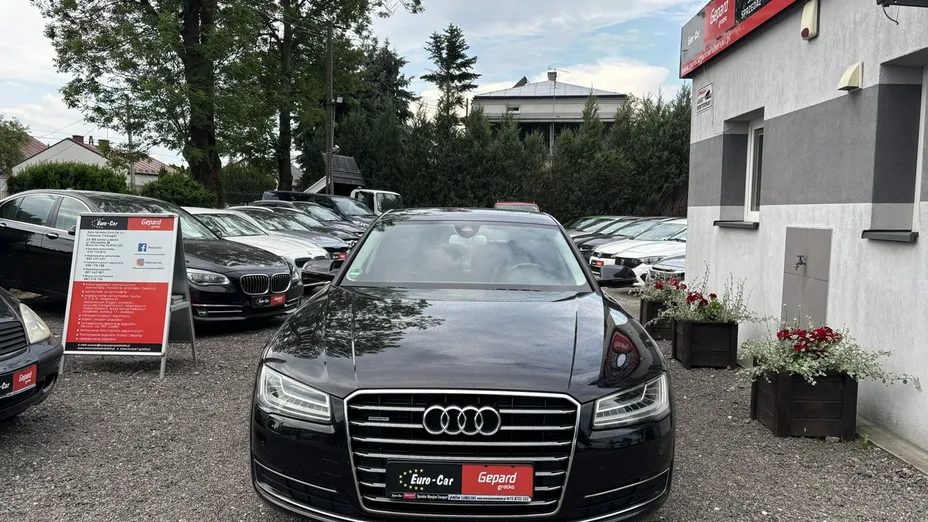 AUDI A8 -