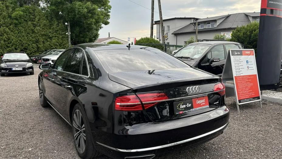 AUDI A8 -