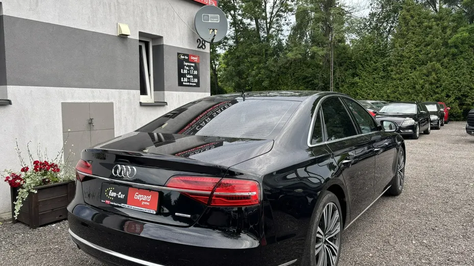 AUDI A8 -